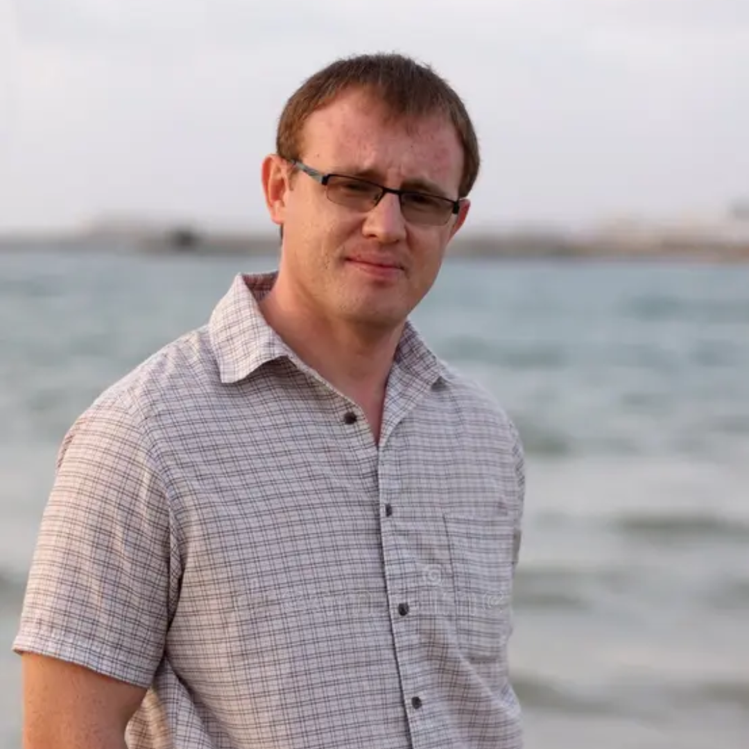 <em>Cesar Arenas</em>